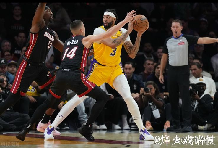 詹姆斯29分难救主，浓眉低迷仅8分，热火41分狂胜湖人刷新纪录